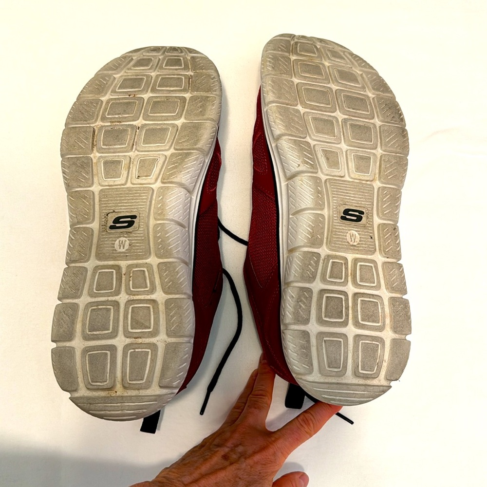Skechers men’s sneakers size 12 W.  Excellent condition.  Only slightly worn. - Picture 5 of 6
